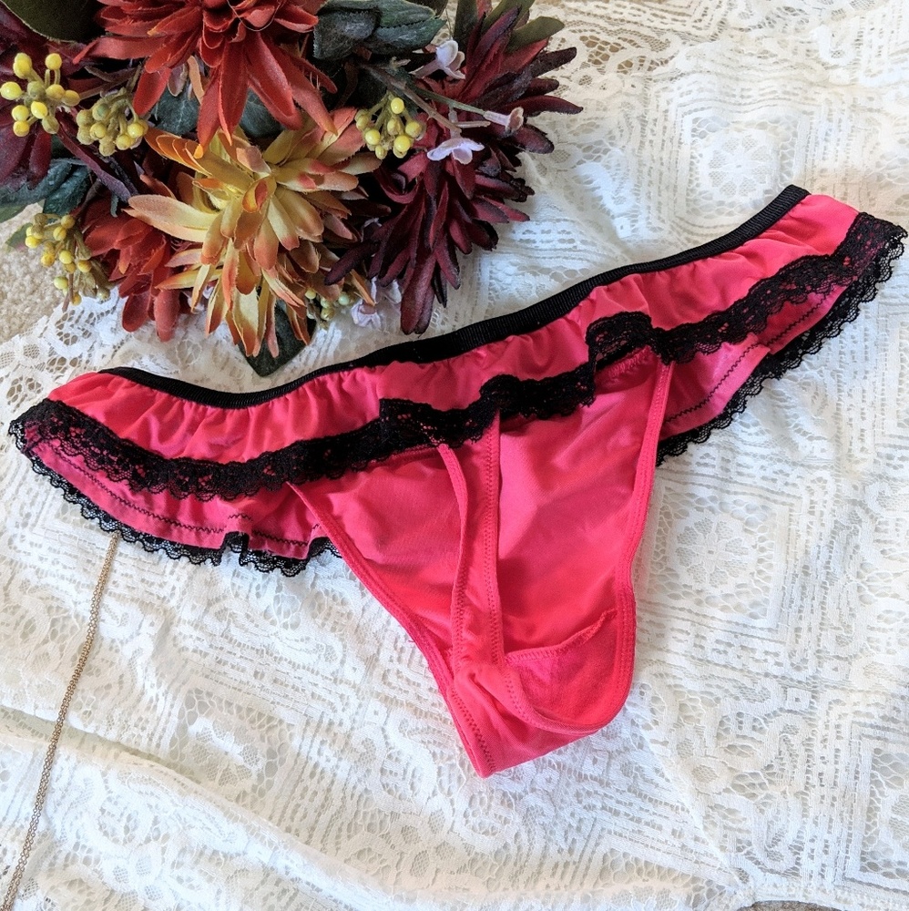 NWOT Aerie Ruffle Thong